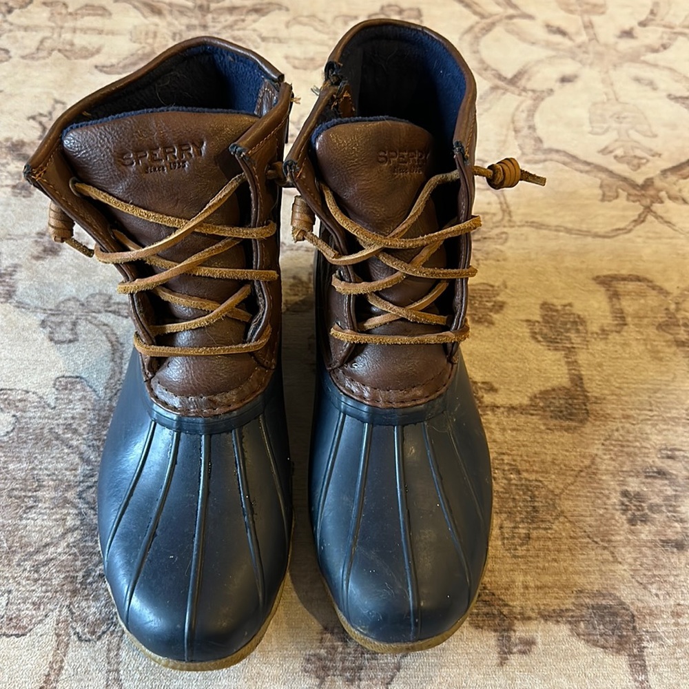 Girls blue with brown leather Sperry duck boot.